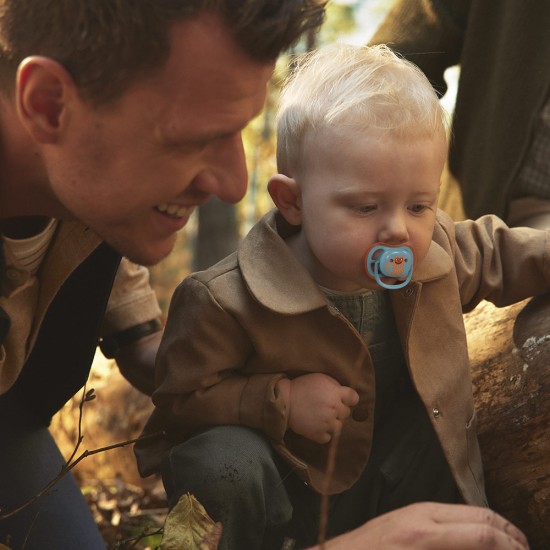 Philips AVENT Залъгалки Ultra Air 18м+ маймунка/жаба, синьо/жълто, за момче 2 бр. със стерилизаторна кутия plant based