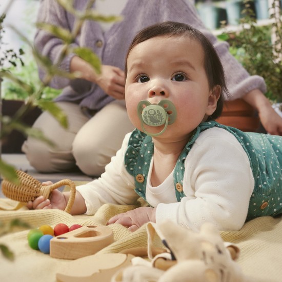 Залъгалки Ultra Soft Philips AVENT + стерилизаторна кутия птица/катерица 6-18м неутрални цветове, plant based, 2бр/оп
