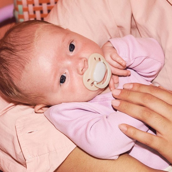Tommee Tippee Комплект за новородено Advanced Anti-Colic самостерилизиращи се шишета + залъгалки, 0м+