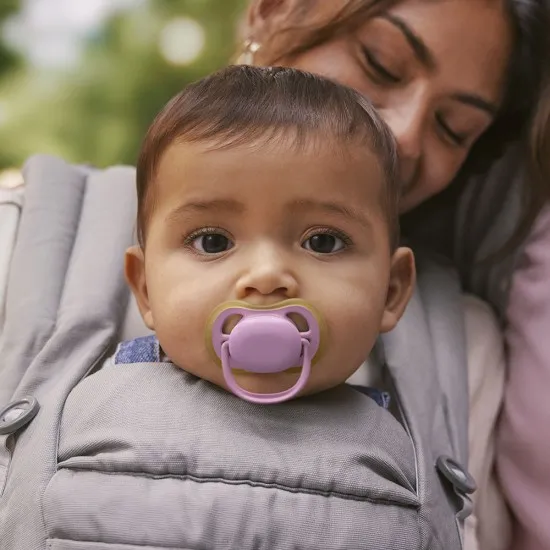 Philips AVENT Залъгалки Ultra Air пастелни 6-18м пастелно зелено/розово, за момиче 2 бр, със стерилизаторна кутия