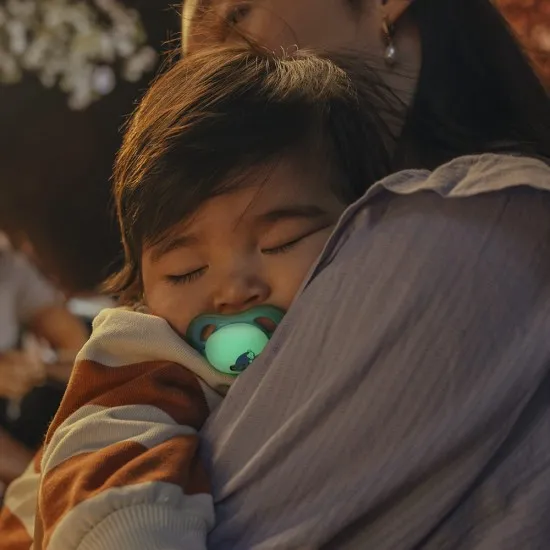 Philips AVENT Залъгалки Ultra Air Night 6-18 м. хамелеон/маймунка, син 2 бр. със стерилизаторна кутия