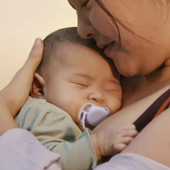 Philips AVENT Залъгалки Ultra Air пастелни 0-6 м. пастелни за момиче 2 бр. със стерилизаторна кутия