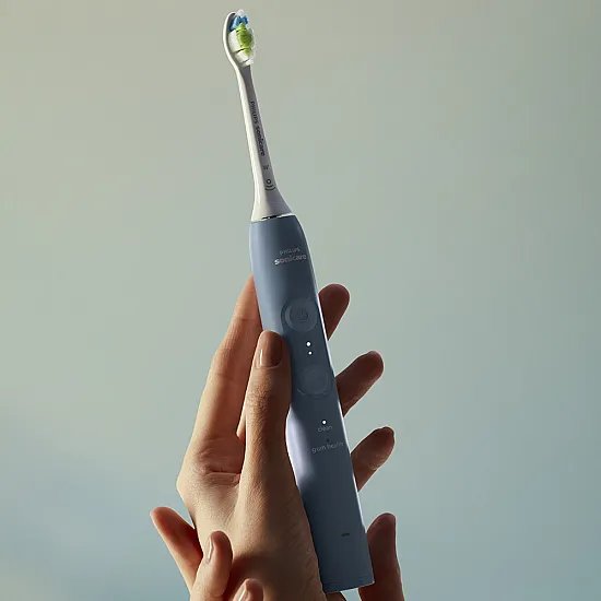 Електрическа четка за зъби Next-Generation Philips Sonicare Серия 4100, морско синя с накрайник Optimal White и кутия за пътуване