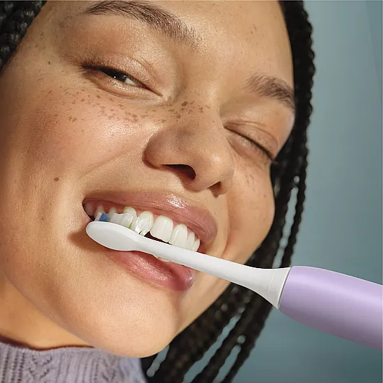 Електрическа четка за зъби Next-Generation Philips Sonicare Серия 4100, люляк с накрайник Optimal White и кутия за пътуване