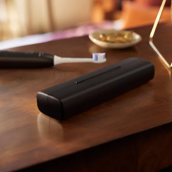 Комплект Електрически четки за зъби Next-Generation с 2 калъфа за пътуване Philips Sonicare Серия 6500, бяла и черна