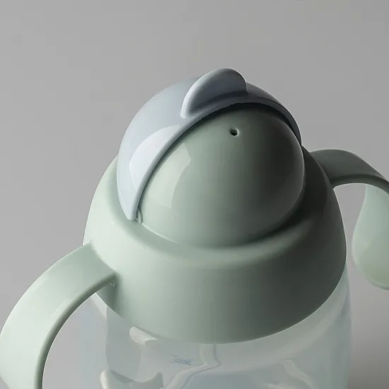 Тренировъчна неразливаща се чаша със сламка и дръжки TRAINER STRAW Tommee Tippee 240 мл синя