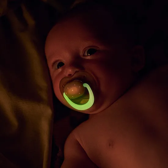 Ортодонтични залъгалки, Tommee Tippee, Night Glow, 2бр/оп, светеща дръжка, зелени/сини